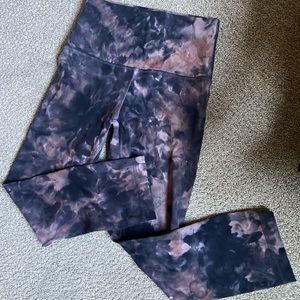 Lululemon. Size 4 Align Graphite Crop 21 inch